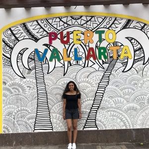 Meet your Posher, Loraimy